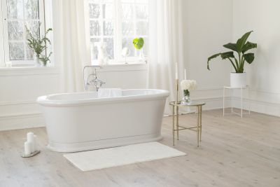 Refinished Tub in a Classic Bathroom